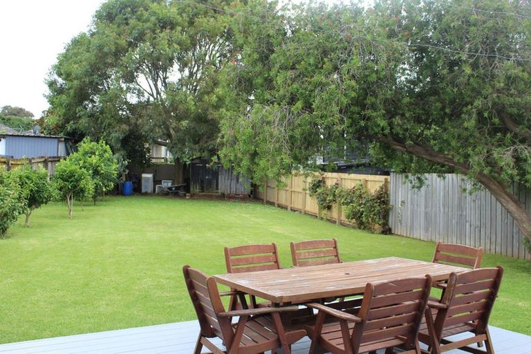 Photo of property in 50 Kapuka Road, Mangere Bridge, Auckland, 2022