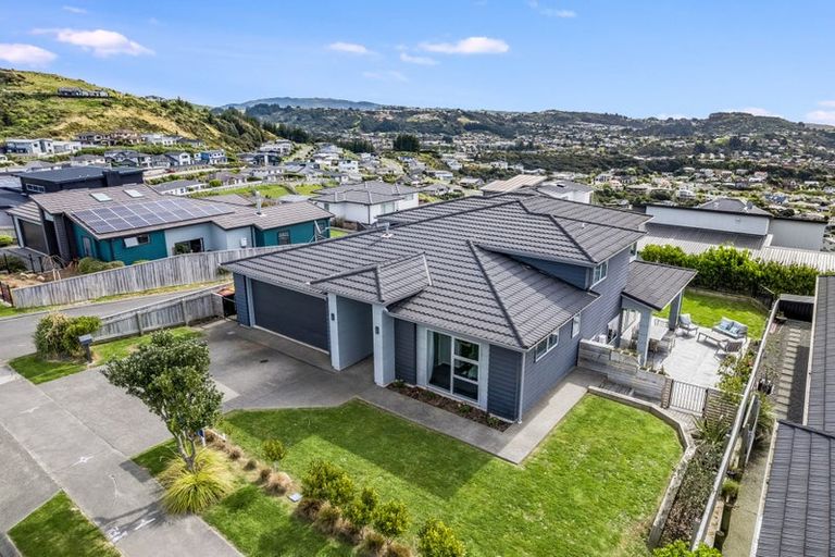 Photo of property in 105 Endeavour Drive, Whitby, Porirua, 5024