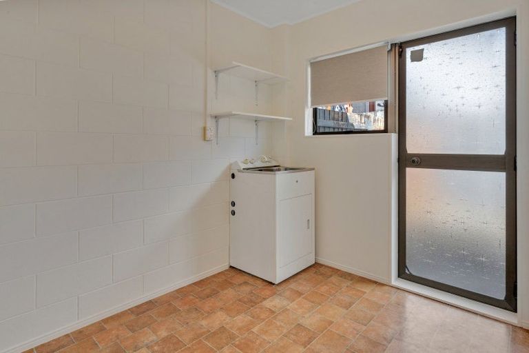 Photo of property in 2/125 Pigeon Mountain Road, Half Moon Bay, Auckland, 2012