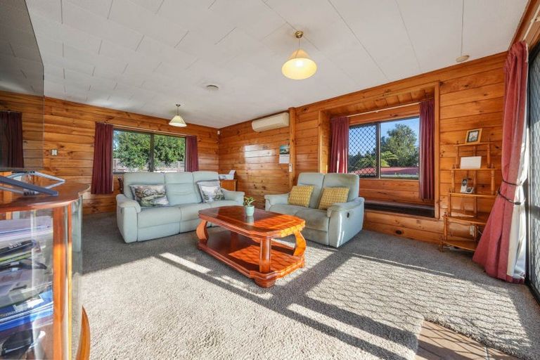 Photo of property in 13a Ward Crescent, Te Atatu Peninsula, Auckland, 0610