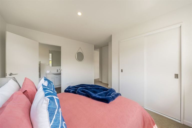 Photo of property in 17 Sunstone Crescent, Brown Owl, Upper Hutt, 5018