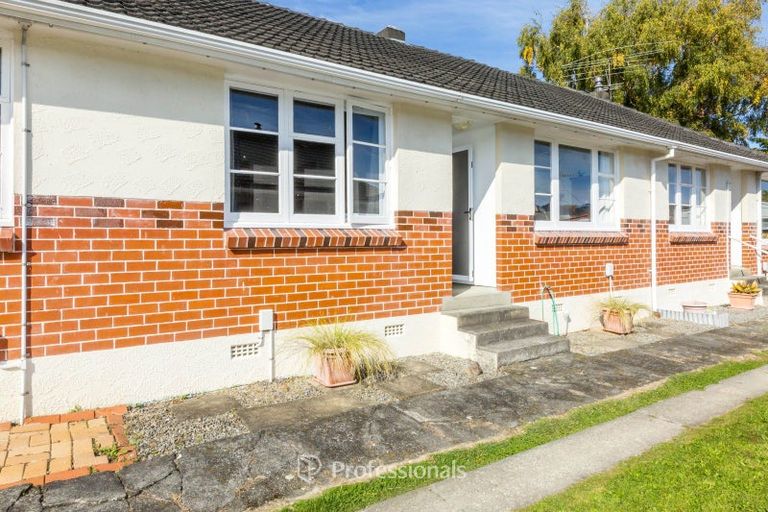 Photo of property in 2/15 Ebdentown Street, Ebdentown, Upper Hutt, 5018