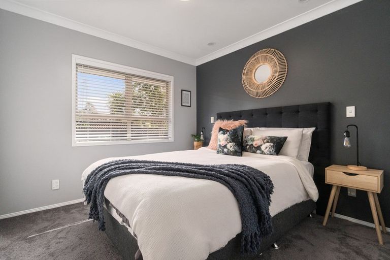 Photo of property in 30 Norman Close, The Gardens, Auckland, 2105