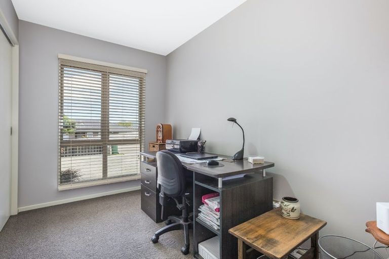 Photo of property in 33 Kahurangi Heights, Aotea, Porirua, 5024