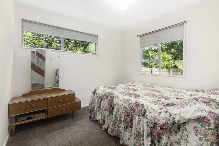 Photo of property in 6 Cyril Way, Paparangi, Wellington, 6037