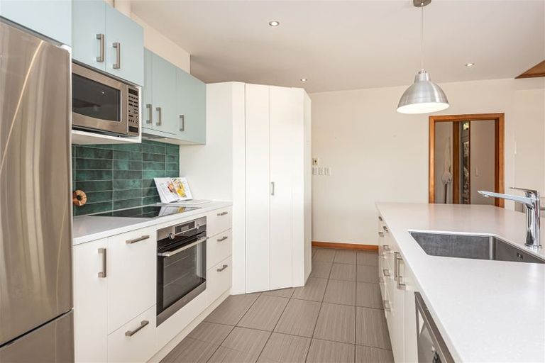 Photo of property in 25 Challenger Lane, Redcliffs, Christchurch, 8081