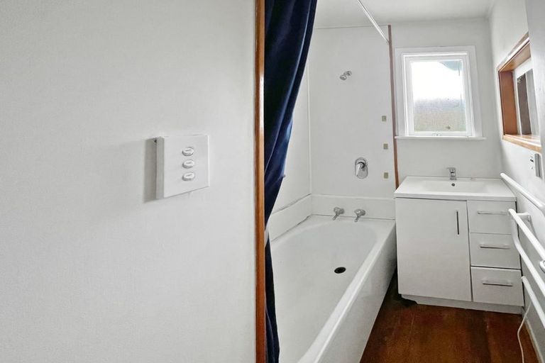 Photo of property in 13 Williamson Way, Karori, Wellington, 6012