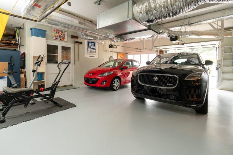 Photo of property in 14 Cavendish Square, Strathmore Park, Wellington, 6022