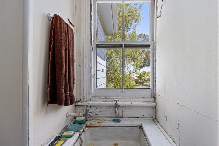 Photo of property in 9 Hukarere Road, Bluff Hill, Napier, 4110