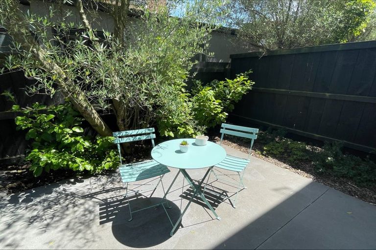 Photo of property in 1/27 Gracefield Avenue, Christchurch Central, Christchurch, 8013