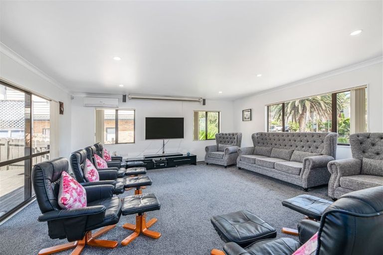 Photo of property in 76 San Valentino Drive, Henderson, Auckland, 0612