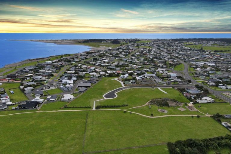 Photo of property in 5 Rangeview Rise, Foxton Beach, 4815