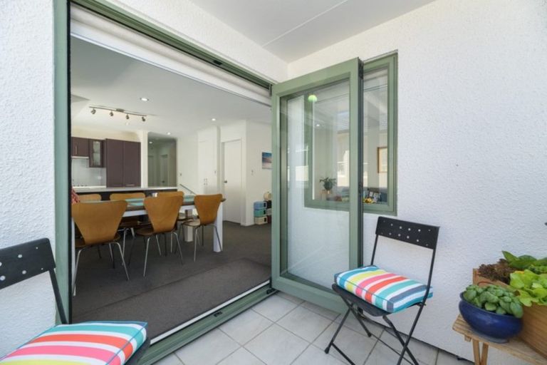 Photo of property in 4b Sunbrae Grove, Mount Maunganui, 3116