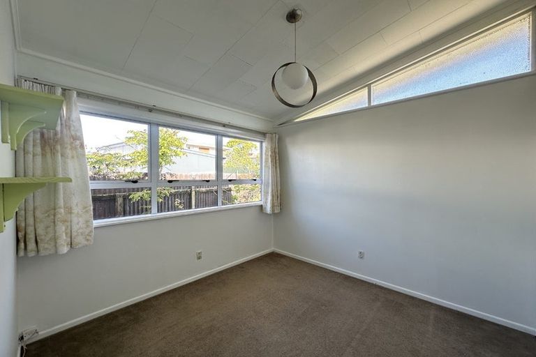 Photo of property in 4 Maui Pomare Street, Blockhouse Bay, Auckland, 0600