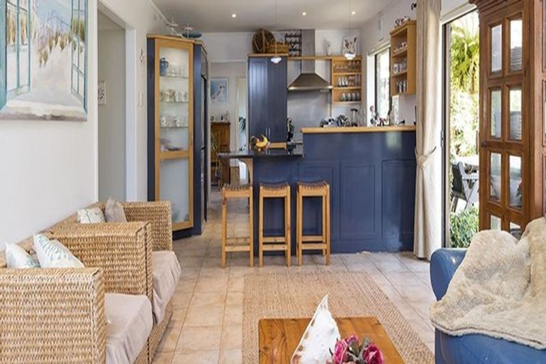 Photo of property in 2 Gardenia Grove, Half Moon Bay, Auckland, 2012