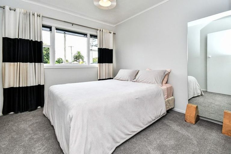 Photo of property in 2/49 Russell Road, Manurewa, Auckland, 2102