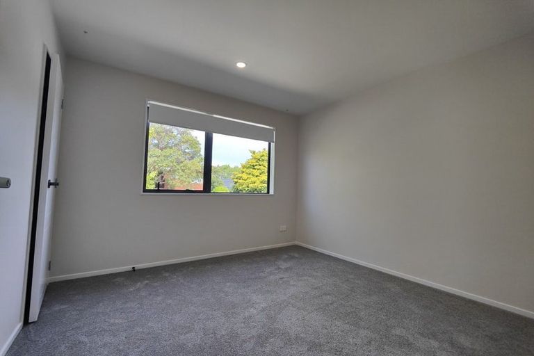 Photo of property in 4d Orinda Close, Botany Downs, Auckland, 2010
