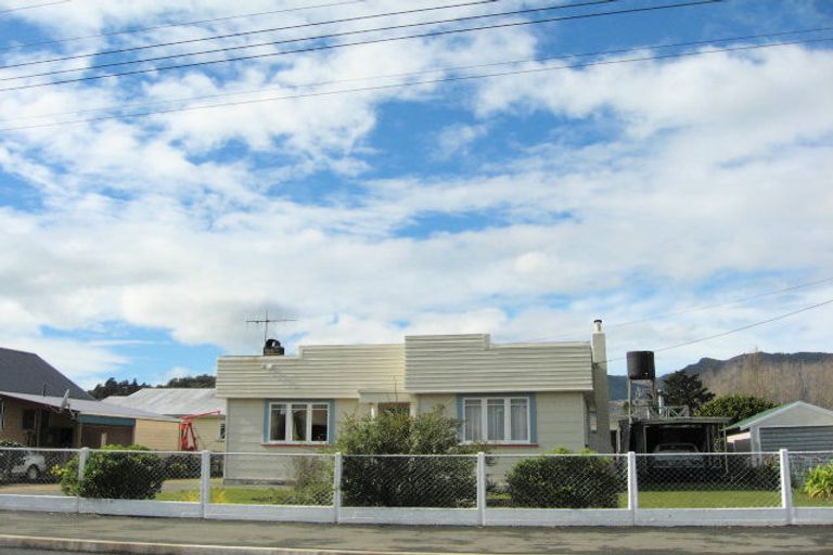 Photo of property in 126 Commercial Street, Takaka, 7110