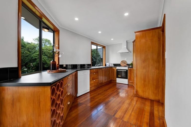 Photo of property in 86 Mangorei Road, Strandon, New Plymouth, 4312