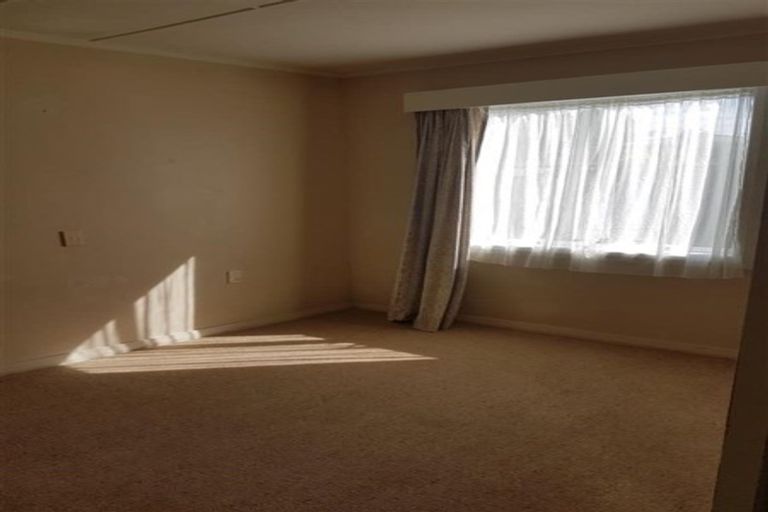 Photo of property in 2/1 Imperial Place, Henderson, Auckland, 0612