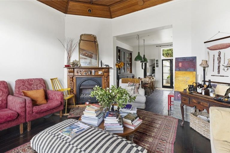 Photo of property in 25 Upper Bourke Street, Kilbirnie, Wellington, 6022