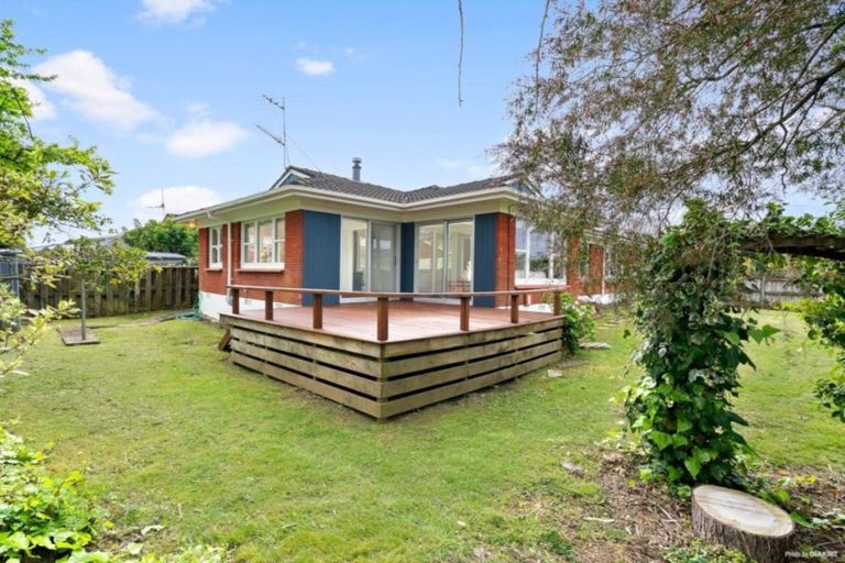 Photo of property in 36 Tupaki Place, Pakuranga Heights, Auckland, 2010