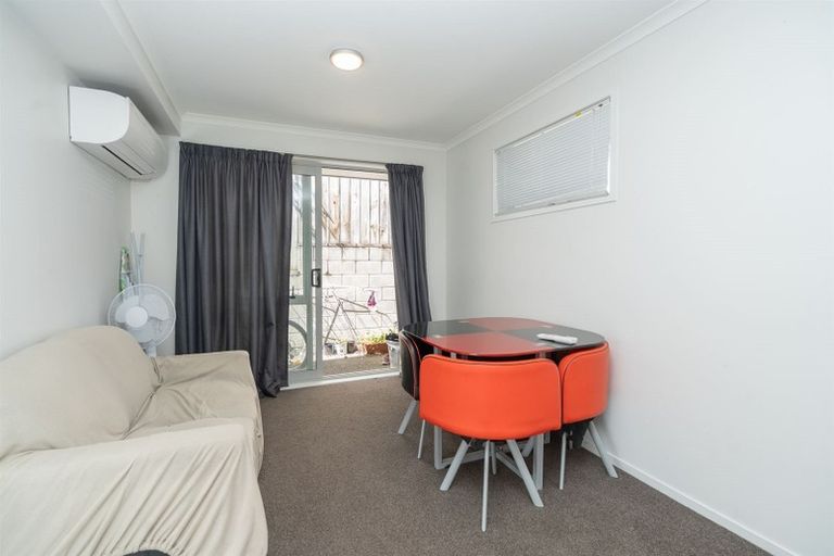 Photo of property in 2/30 Hunter Street, Hamilton Lake, Hamilton, 3204