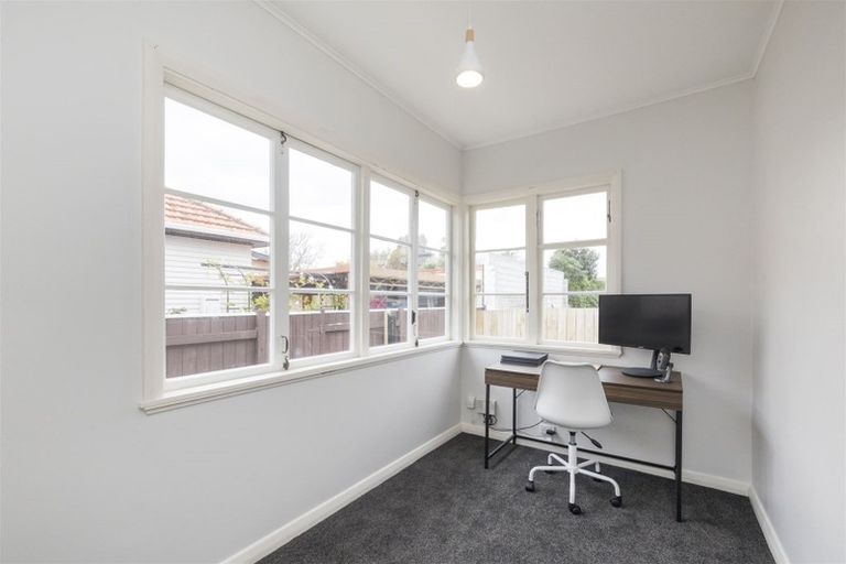 Photo of property in 25 Ihle Street, Terrace End, Palmerston North, 4410