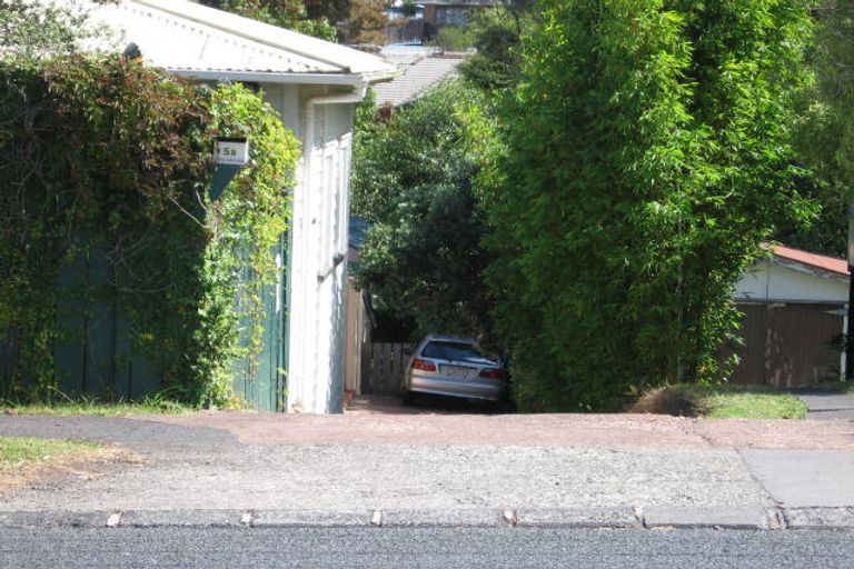 Photo of property in 1/5 Hutchinson Avenue, New Lynn, Auckland, 0600