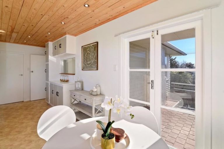 Photo of property in 28 Charles Road, Hannahs Bay, Rotorua, 3010