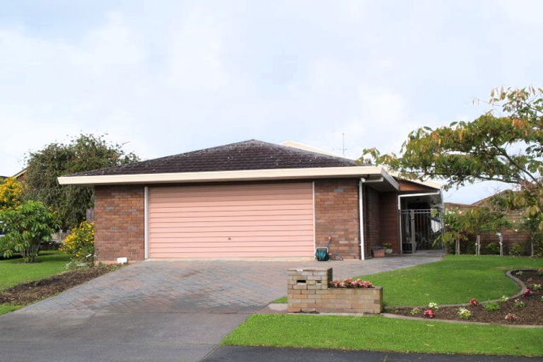 Photo of property in 10 Mirabell Place, Golflands, Auckland, 2013
