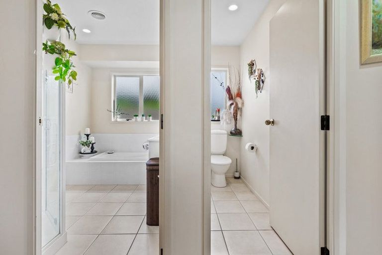 Photo of property in 8 Toledo Avenue, Henderson, Auckland, 0612