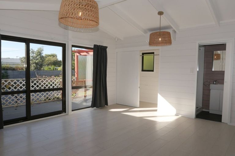 Photo of property in 1 Makora Road, Otaihanga, Paraparaumu, 5036