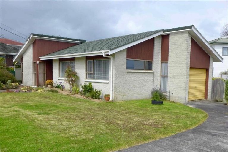 Photo of property in 121 Chivalry Road, Glenfield, Auckland, 0629