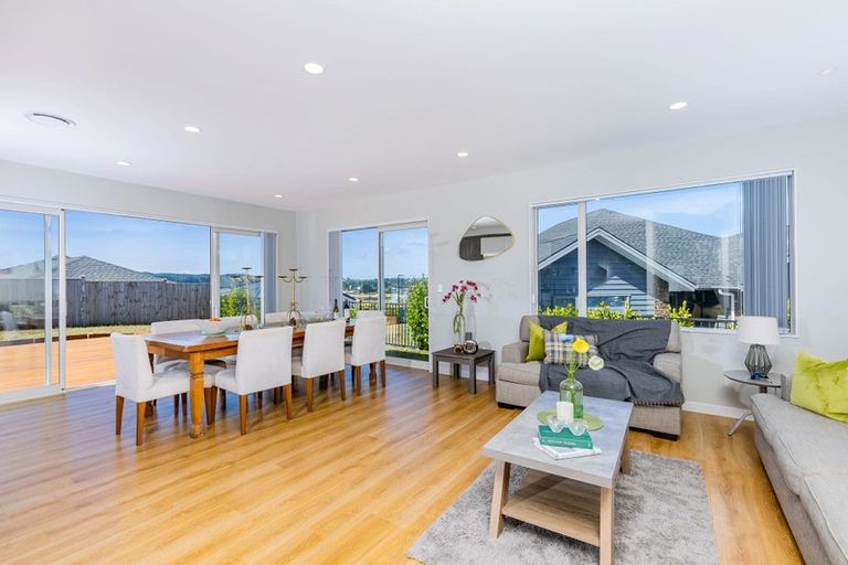 Photo of property in 26 Dida Park Drive, Kumeu, 0810