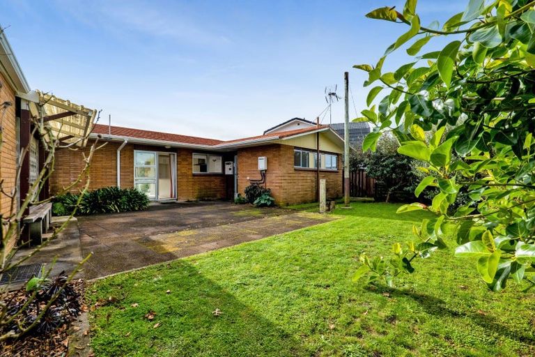 Photo of property in 8 Warren Place, Frankleigh Park, New Plymouth, 4310