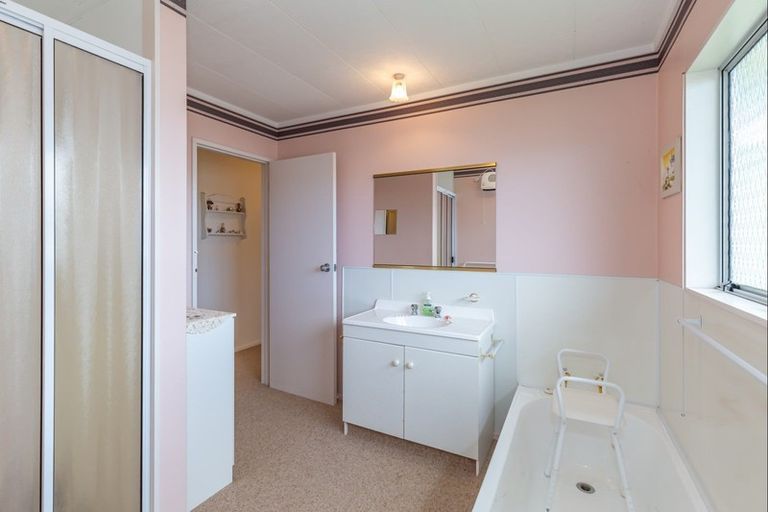 Photo of property in 2 Winslow Place, Levin, 5510