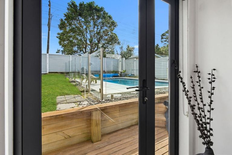 Photo of property in 57 John Dee Crescent, Red Beach, 0932