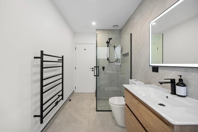 Photo of property in 35 Cheviot Street, Jacks Point, 9371