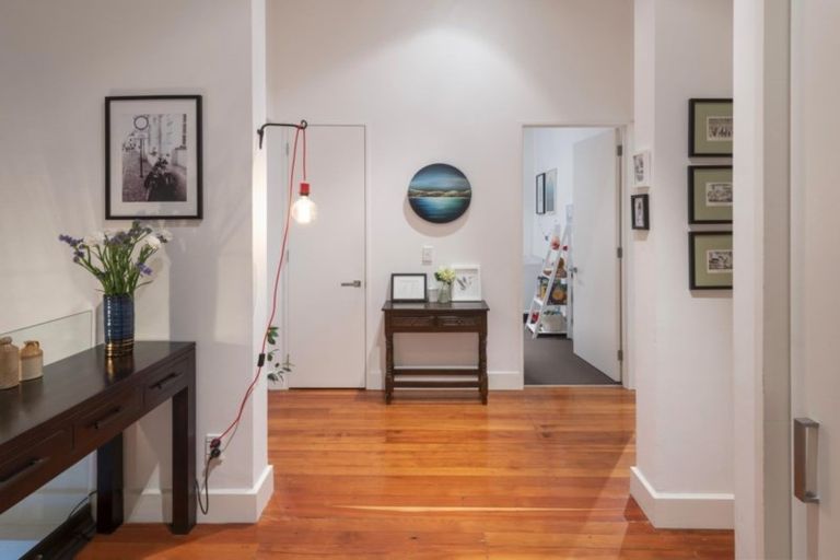 Photo of property in Augusta Apartments, 2/254 Willis Street, Te Aro, Wellington, 6011