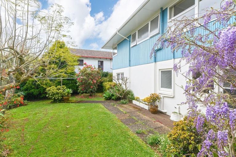 Photo of property in 4 Kerrymaria Place, Hillcrest, Auckland, 0627