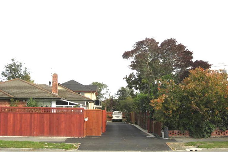 Photo of property in 71 Memorial Avenue, Ilam, Christchurch, 8053