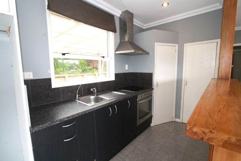Photo of property in 27 Queens Road, Glen Avon, New Plymouth, 4312