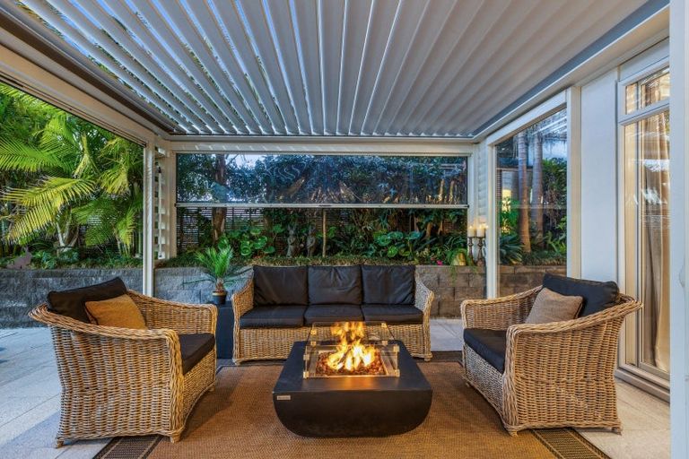 Photo of property in 54 Pohutukawa Avenue, Red Beach, 0932