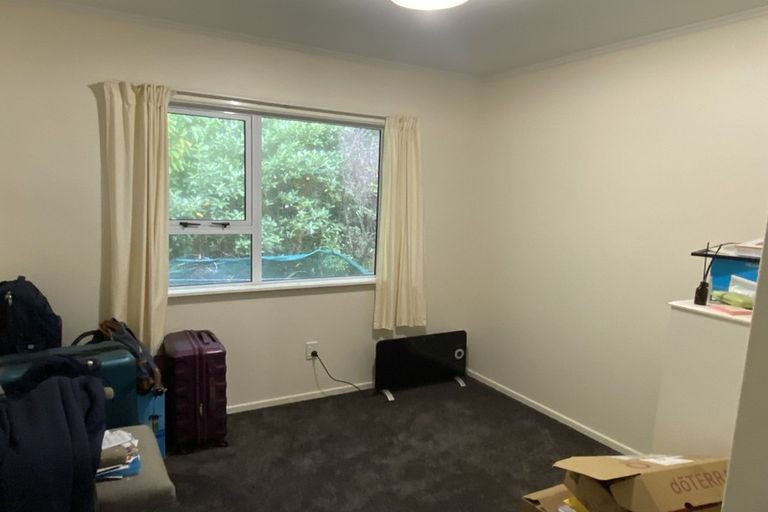 Photo of property in 12 Kinapori Terrace, Newlands, Wellington, 6037