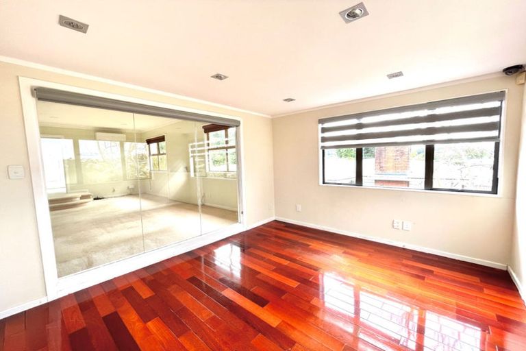 Photo of property in 15 Lake Road, Northcote, Auckland, 0627