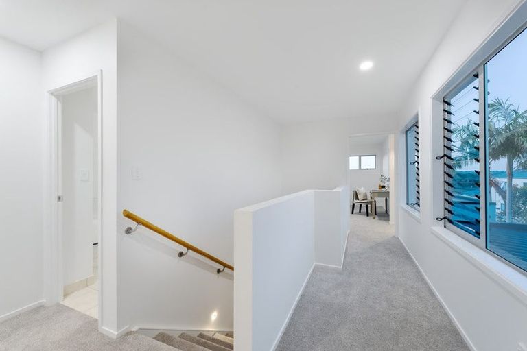 Photo of property in 8 Roy Maloney Drive, Henderson, Auckland, 0612