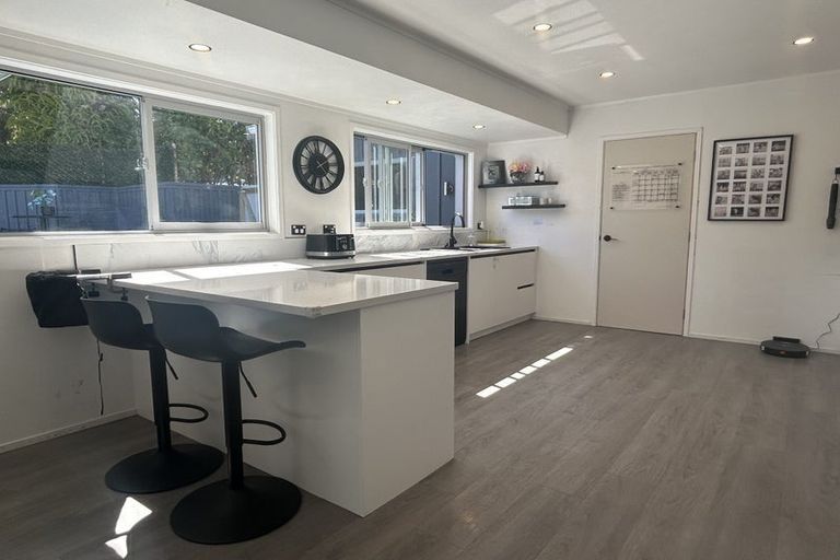 Photo of property in 24 Springtime Crescent, Stanmore Bay, Whangaparaoa, 0932