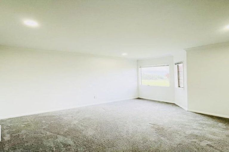 Photo of property in 11 Bream Revel Way, Karaka, Papakura, 2580