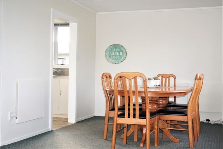 Photo of property in 6 Ryder Crescent, Levin, 5510